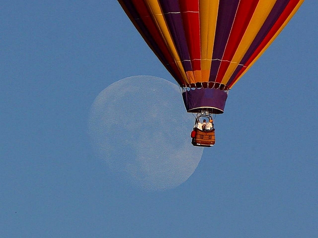  Ballon über den Mond 